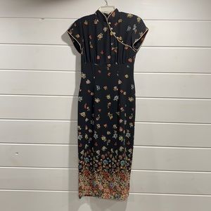 Black dress with flowers Women’s size 6